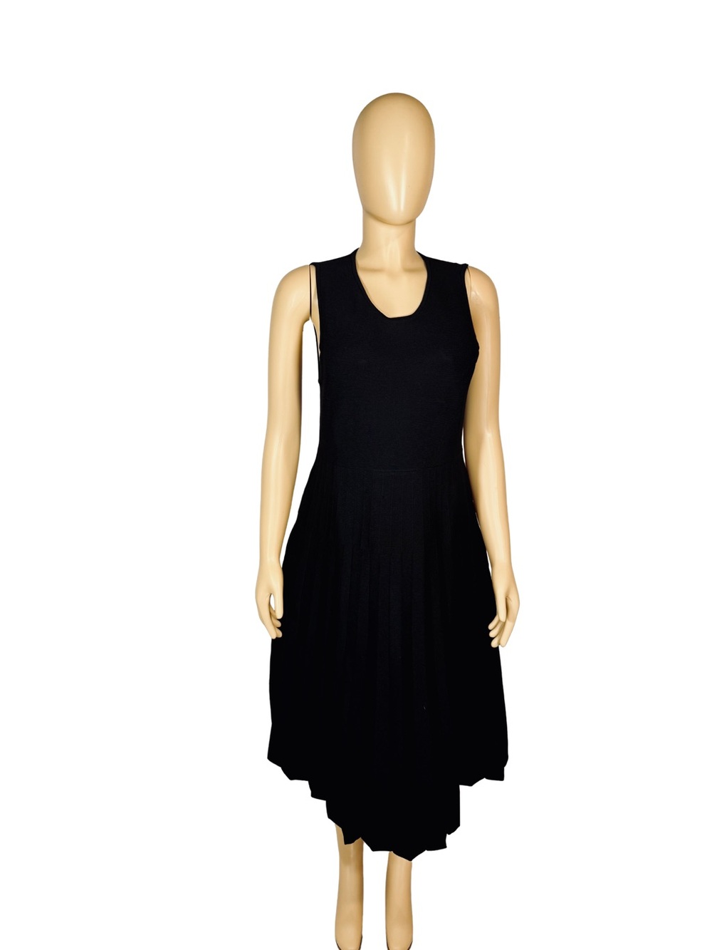 Classic Black Sleeveless Midi Dress with Scoop Neckline